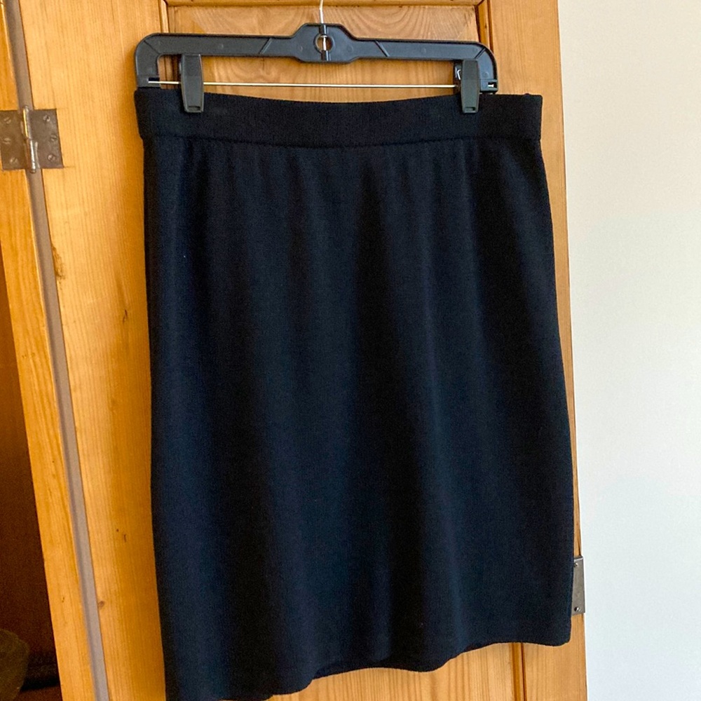 ST. JOHN Basics black wool knit slim skirt.